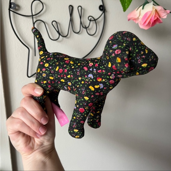 VS PINK Dog - Picture 8 of 9